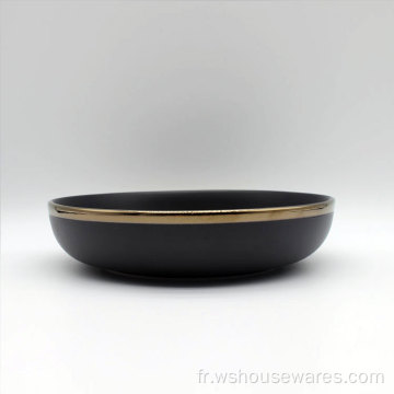 Conception unique de table en céramique noire avec bord de glaçure